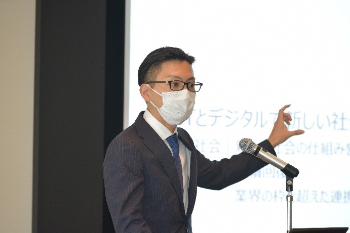 NTTデータ　RPAソリューション担当　課長　鈴木