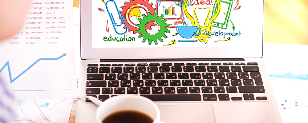 マーケティングDXとは何？課題やメリット、デジタルマーケティングとの違いなどをご紹介のKV画像