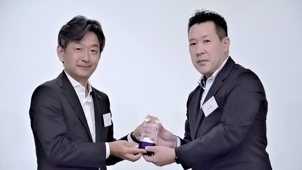 ヒューマンリソシア株式会社販売力部門受賞写真